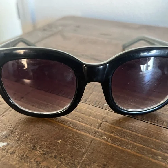 Sunglasses Bundle - Picture 7 of 8